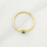 Centered Arrow Emerald Ring 0.06pts 0.9g / T5.75 18K Yellow Gold