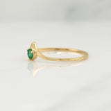 Centered Arrow Emerald Ring 0.06pts 0.9g / T5.75 18K Yellow Gold