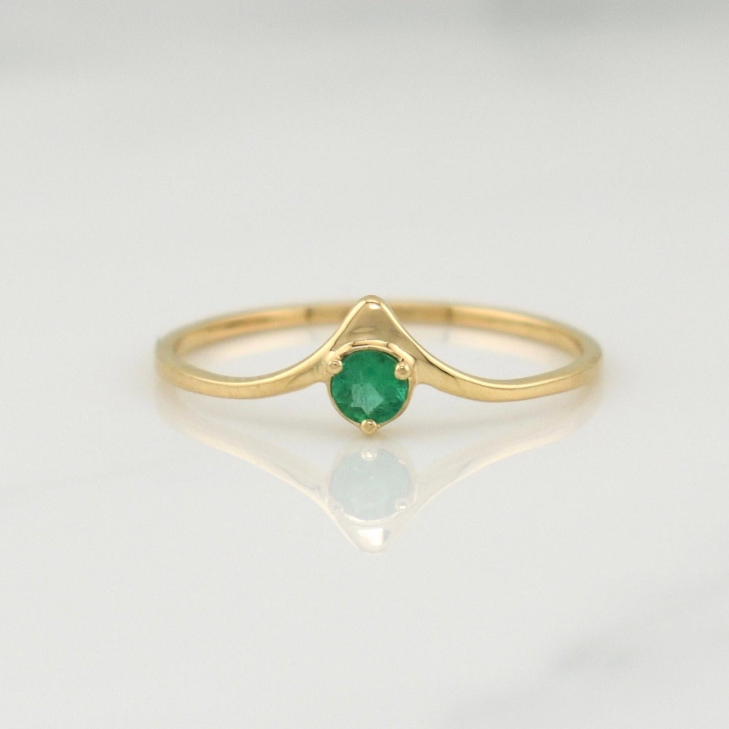 Centered Arrow Emerald Ring 0.06pts 0.9g / T5.75 18K Yellow Gold
