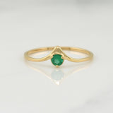 Centered Arrow Emerald Ring 0.06pts 0.9g / T5.75 18K Yellow Gold