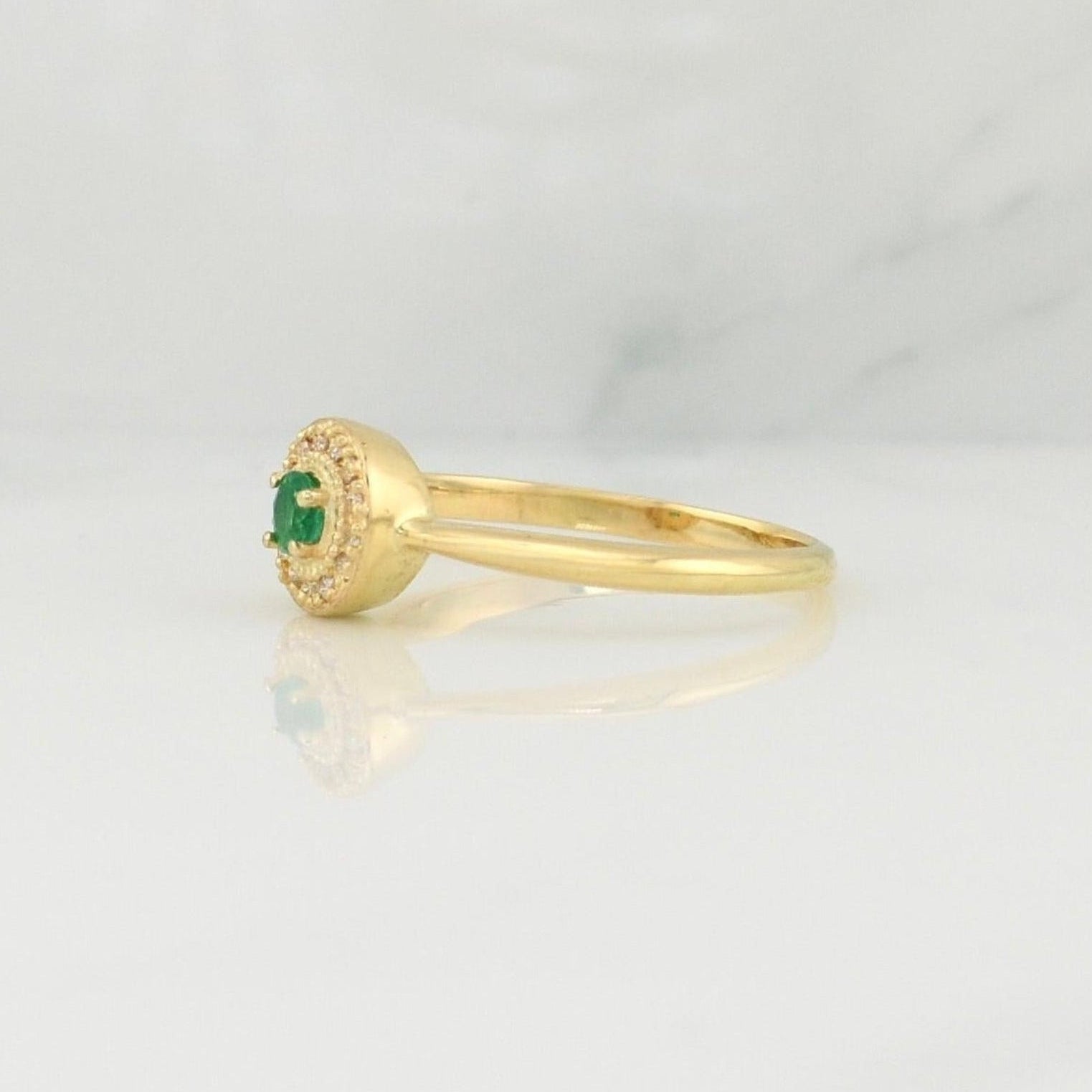 Emerald Halo Ring 0.11cts Diamonds 0.05cts 2.3g / Size 6.50 Yellow Gold 18K