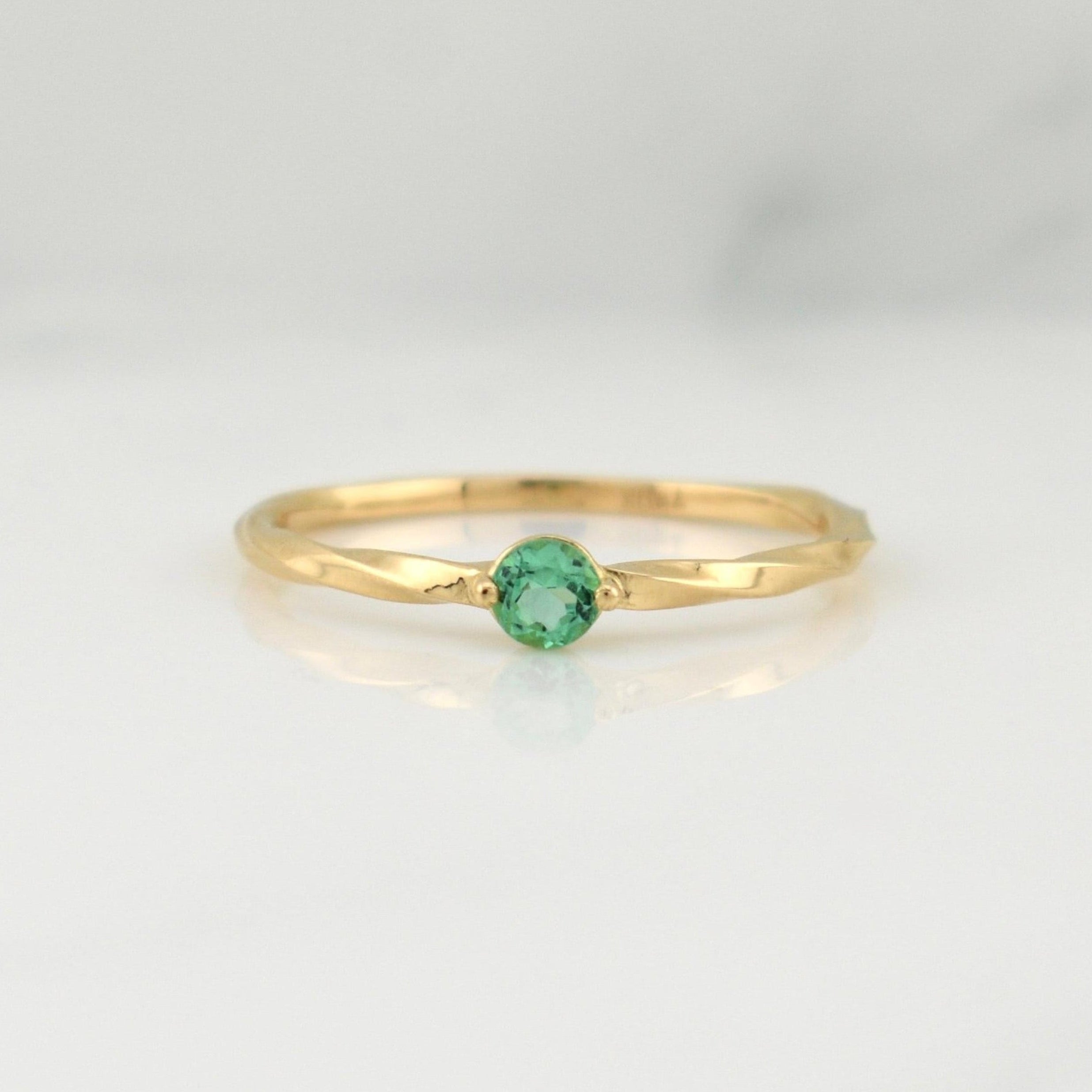 Anillo Espiral Esmeralda 0.18pts 1.65g / T8 Oro Amarillo 18K