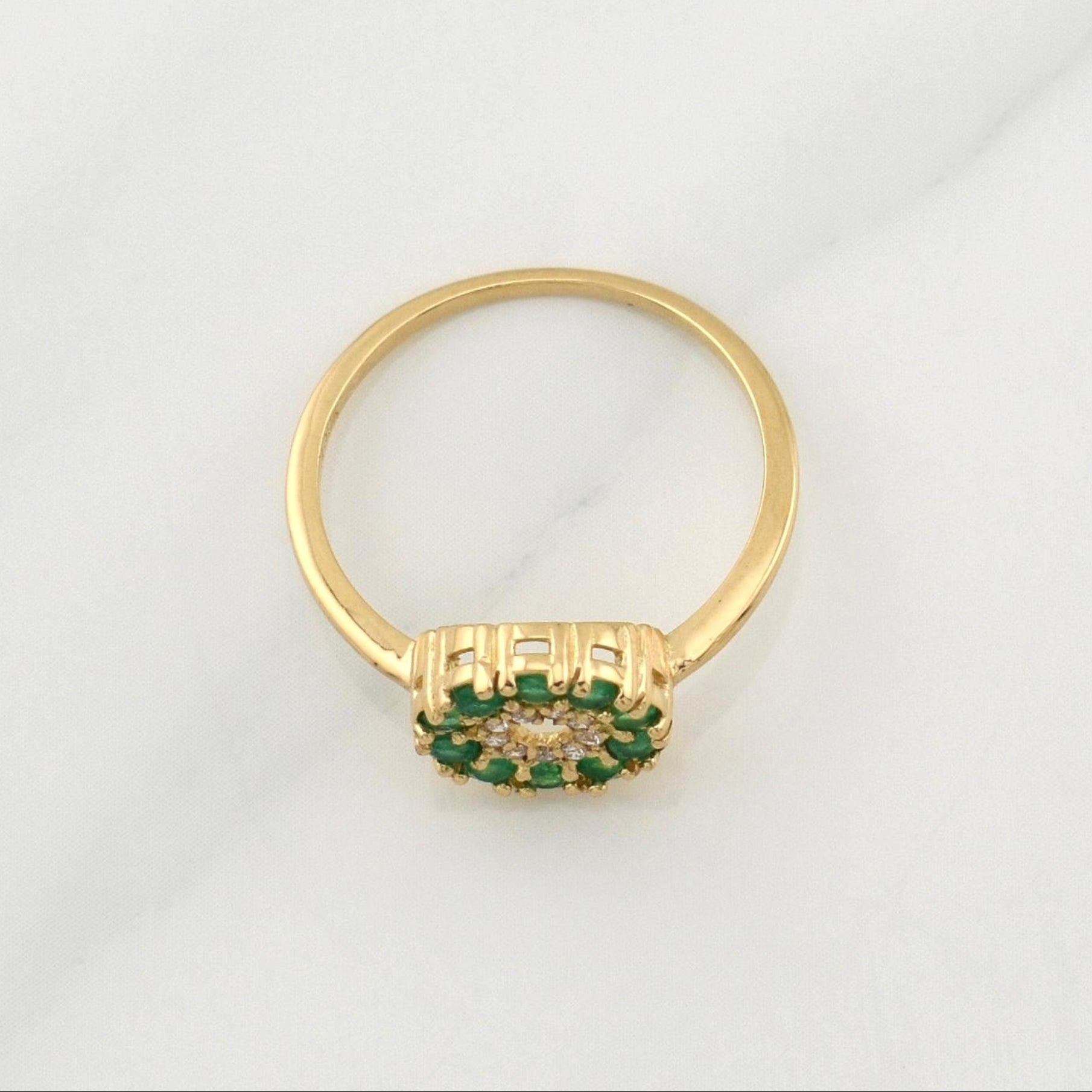 Anillo Circular Esmeraldas 0.31pts Diamantes 0.08pts 2.25g / T6.75 Oro Amarillo 18K