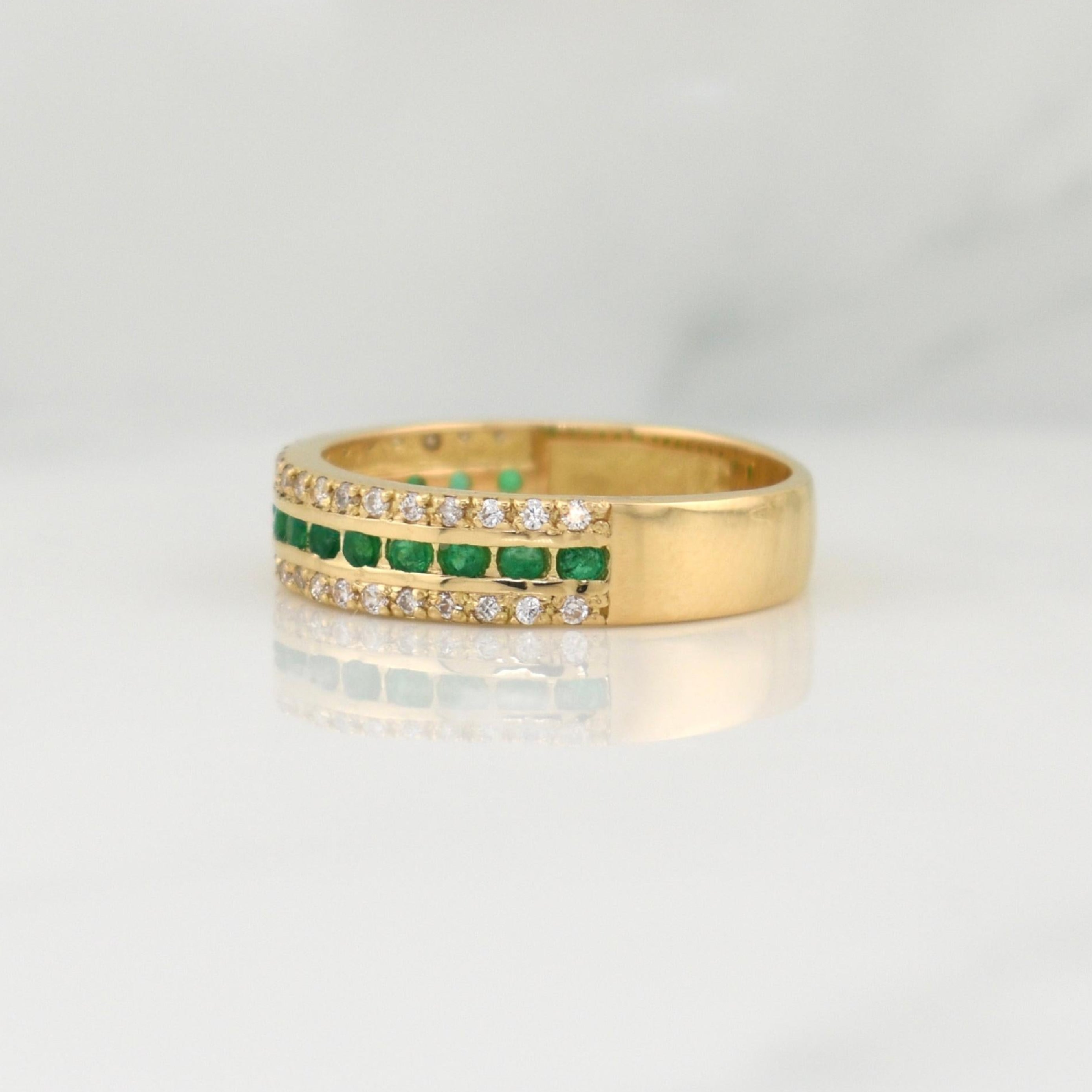 Channel Ring Emeralds 0.75pts Diamonds 0.38pts 3.45g / Size 6.5 Yellow Gold 18K