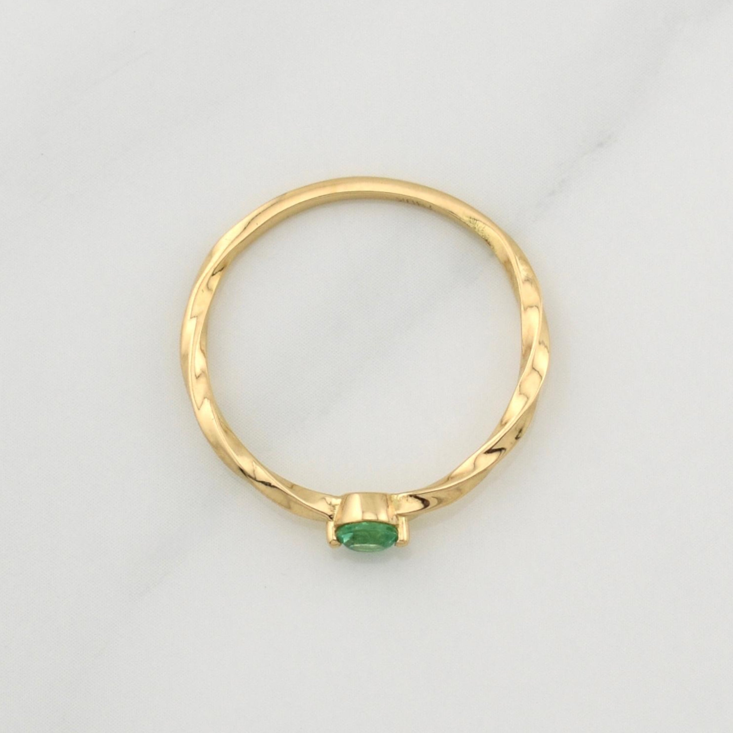 Anillo Espiral Esmeralda 0.18pts 1.65g / T8 Oro Amarillo 18K