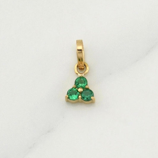 Dije Flor Esmeraldas 0.11pts 0.3g / 1/2 in Oro Amarillo 18K
