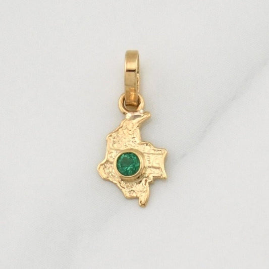 Dije Mapa Colombia Esmeralda 0.04pts 0.25g / 1/2 in Oro Amarillo 18K