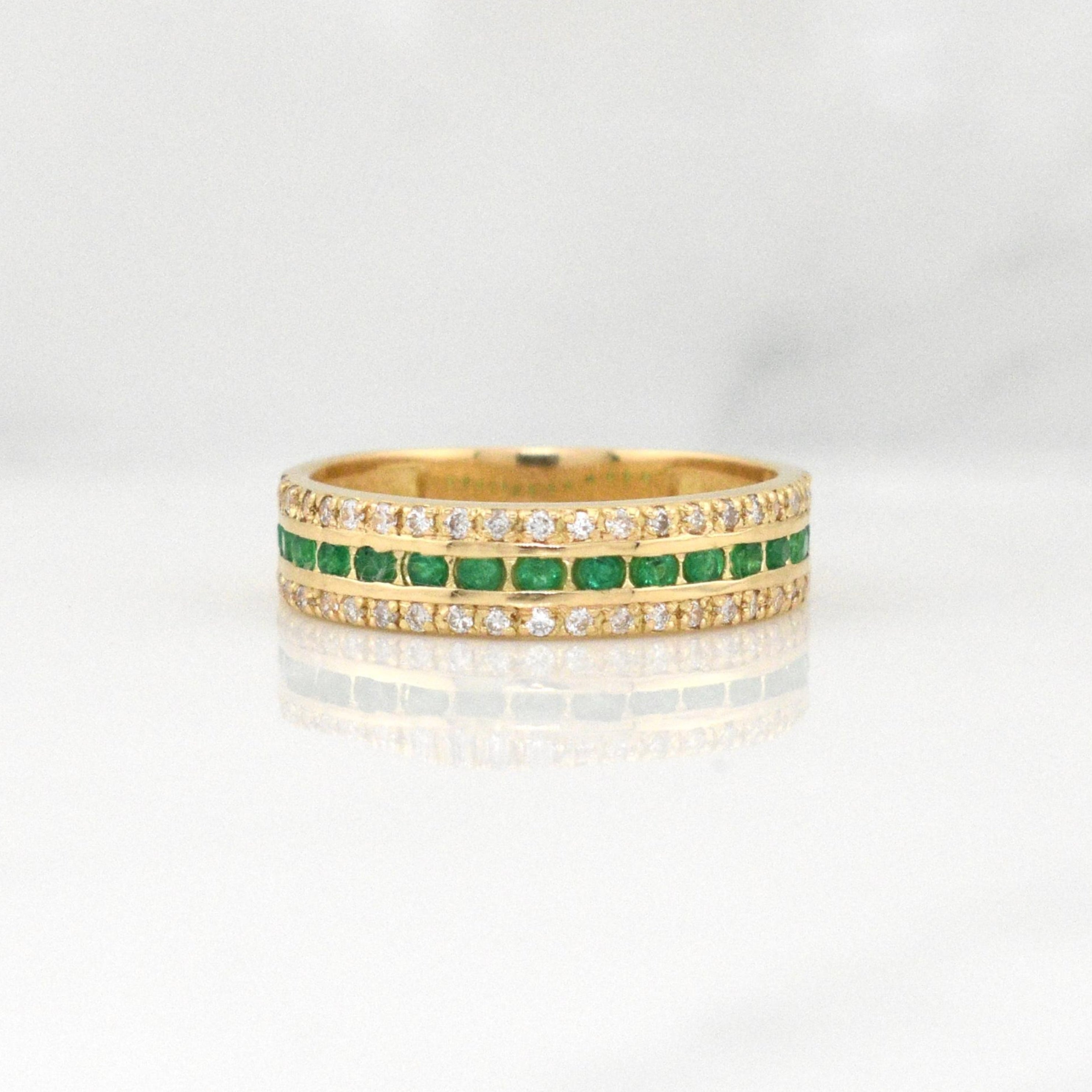 Channel Ring Emeralds 0.75pts Diamonds 0.38pts 3.45g / Size 6.5 Yellow Gold 18K