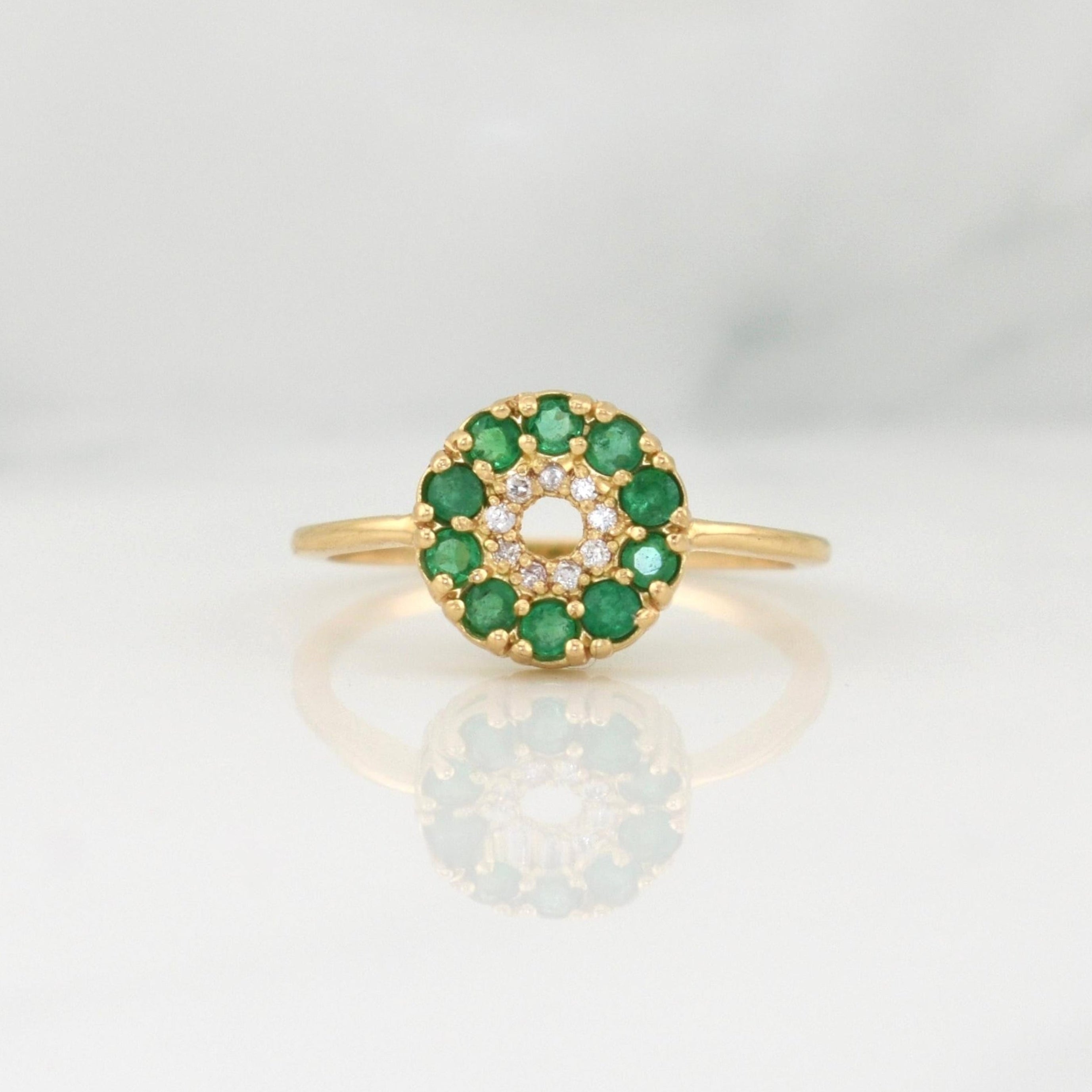 Anillo Circular Esmeraldas 0.31pts Diamantes 0.08pts 2.25g / T6.75 Oro Amarillo 18K