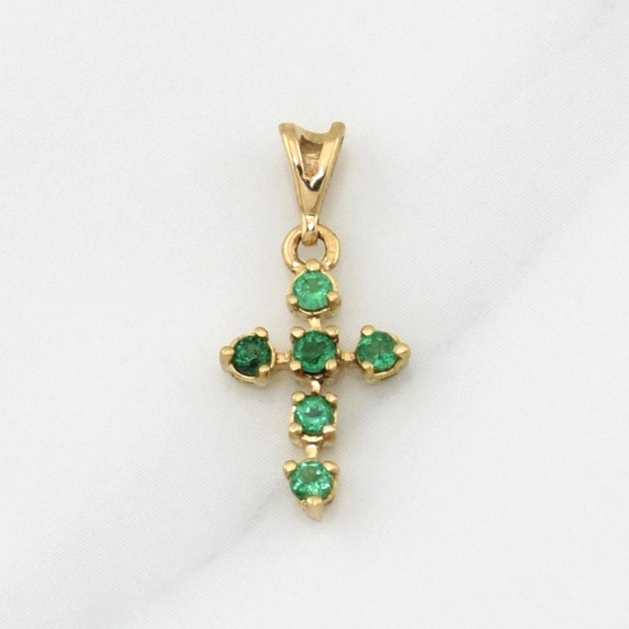 Pendant Cross Emeralds 0.22pts 0.65g / 3/4 in Yellow Gold 18K