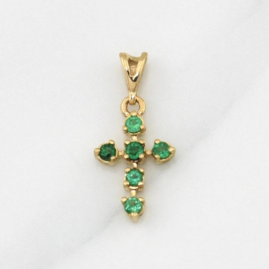 Dije Cruz Esmeraldas 0.22pts 0.65g / 3/4 in Oro Amarillo 18K