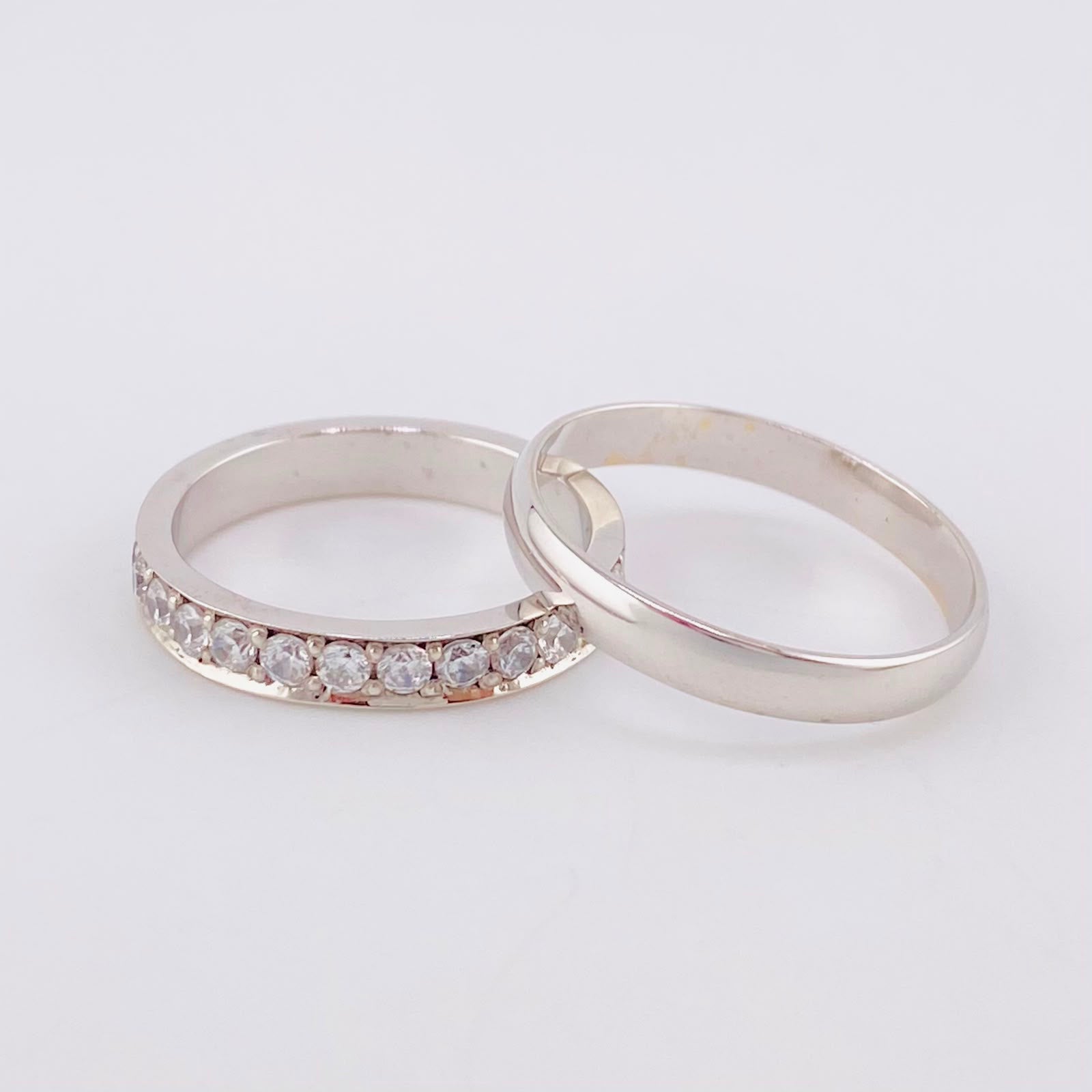 Set Half-Round Hoops 4.95g / Size 7 and Size 5 / White Zirconia 18K White Gold
