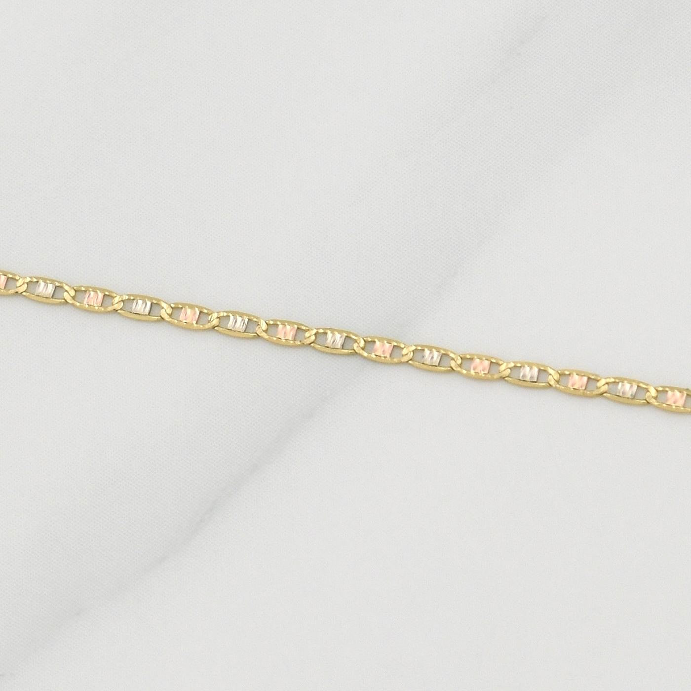 Cadena Escalera Plana 1.45g / 20 in / 1.35mm Tres Oros 18K