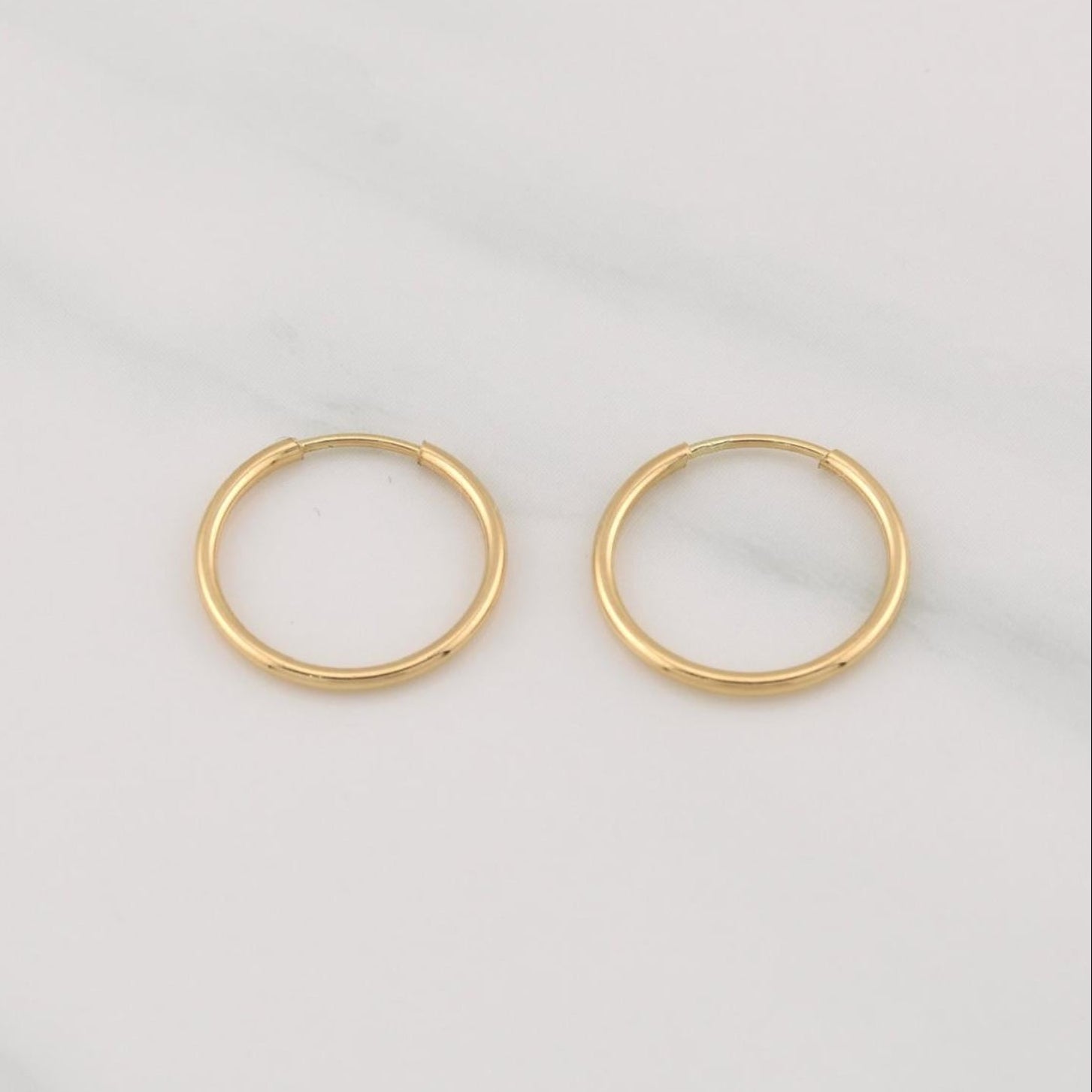 Candongas Aro Liso 0.45g / 1/2 in Oro Amarillo 18K