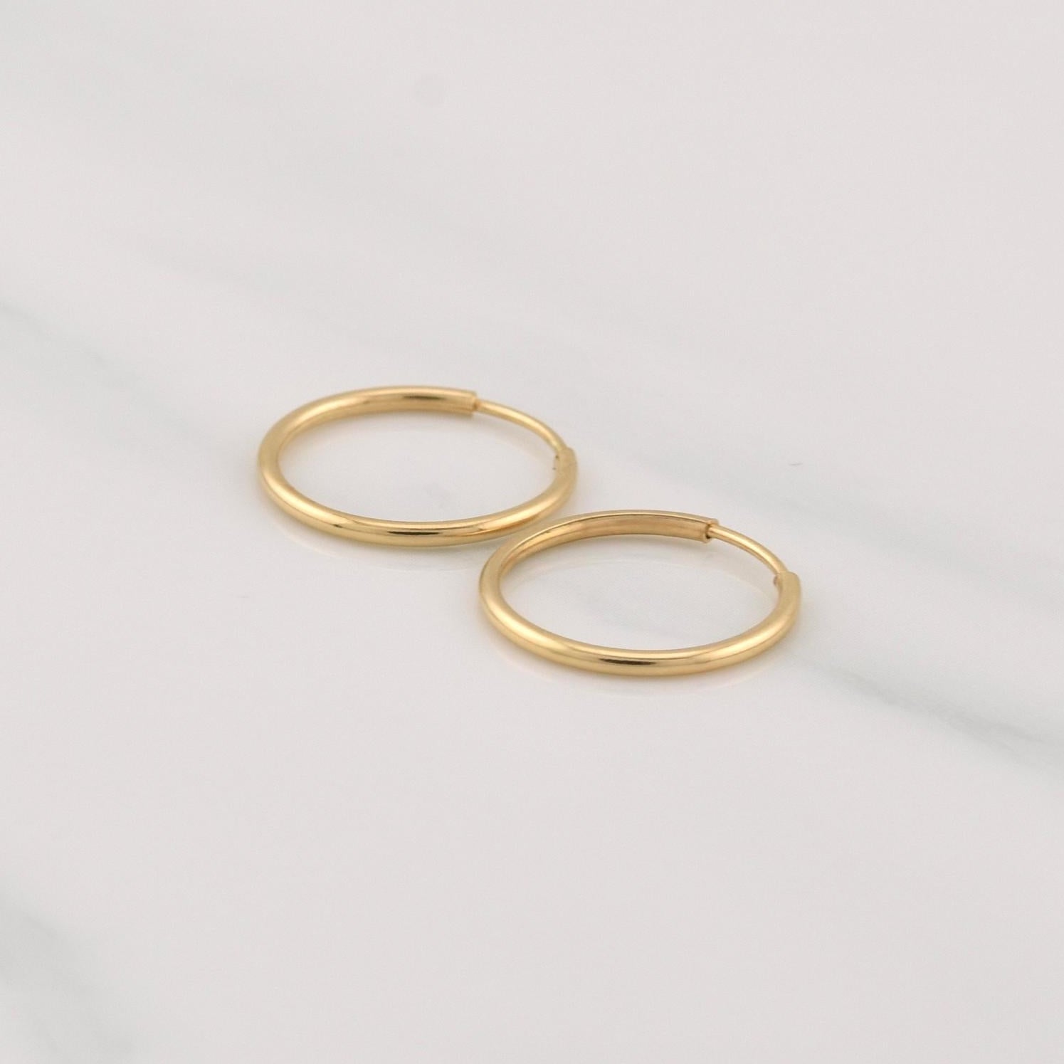 Candongas Aro Liso 0.45g / 1/2 in Oro Amarillo 18K