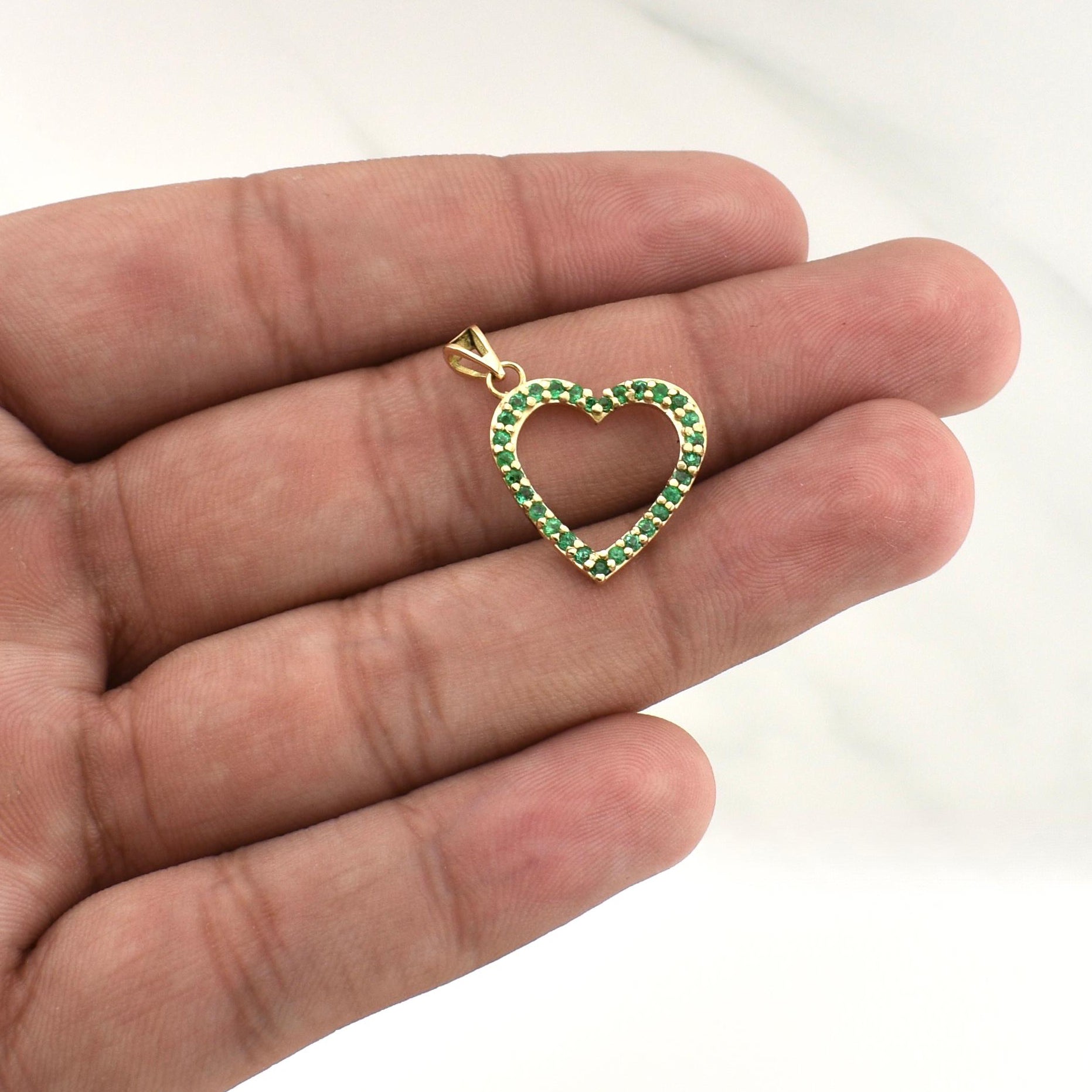 Dije Corazon Esmeraldas 35pts 1.9gr / 1 in / Oro Amarillo 18K !