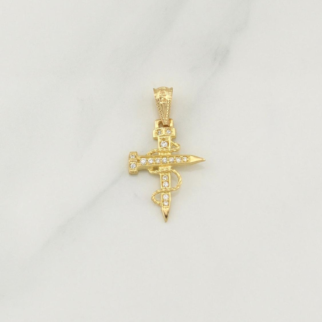 Dije Cruz Clavo 0.95gr / 1 in / Oro Amarillo 18K !