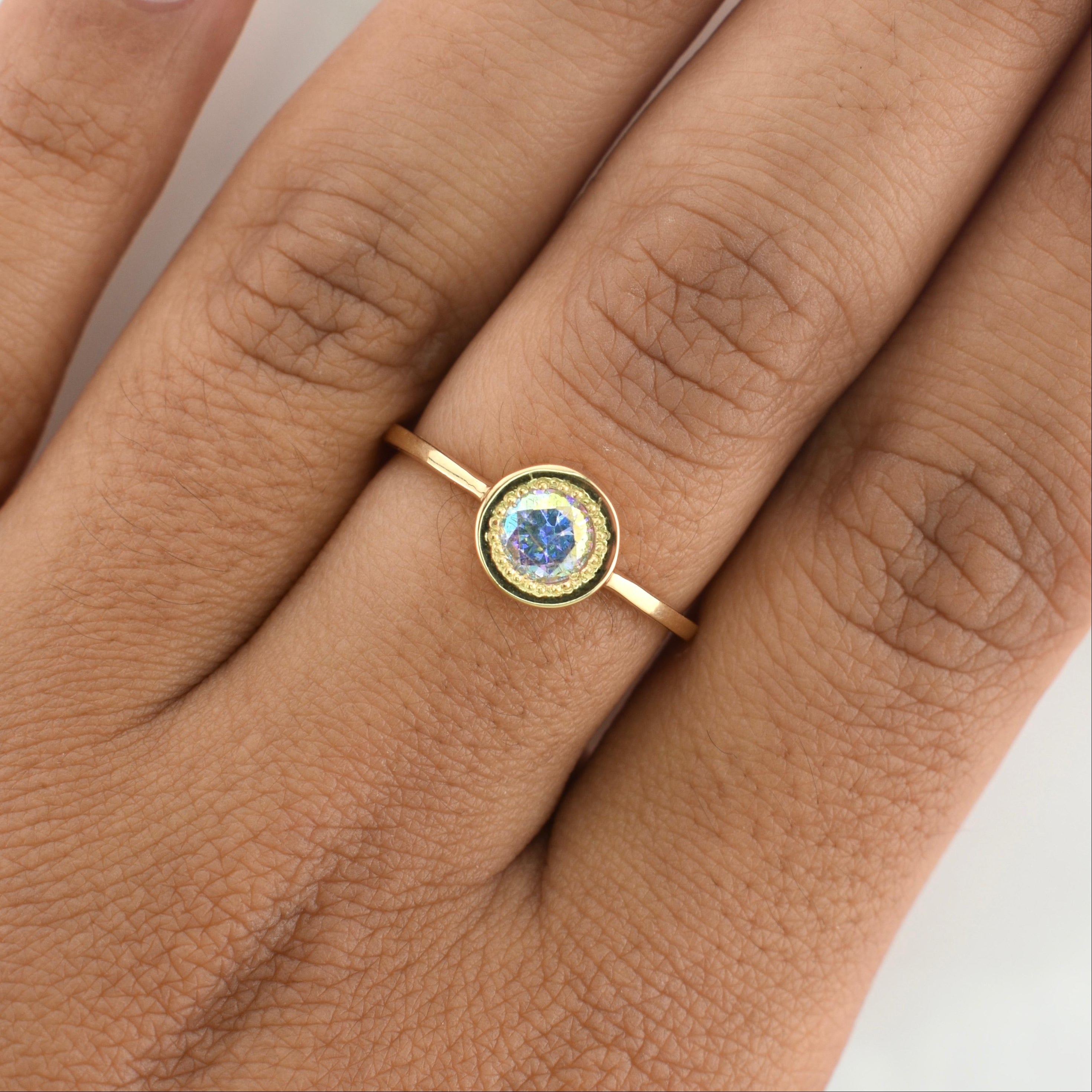 Anillo Solitario Bisel Traslúcido 2.1gr / T8 / Oro Amarillo 18K !