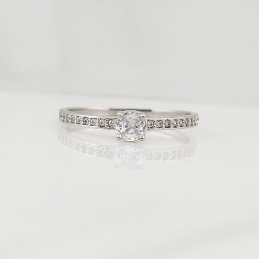 Anillo Solitario Churumbela 1.5gr / T7 1/4 / Oro Blanco 18K !