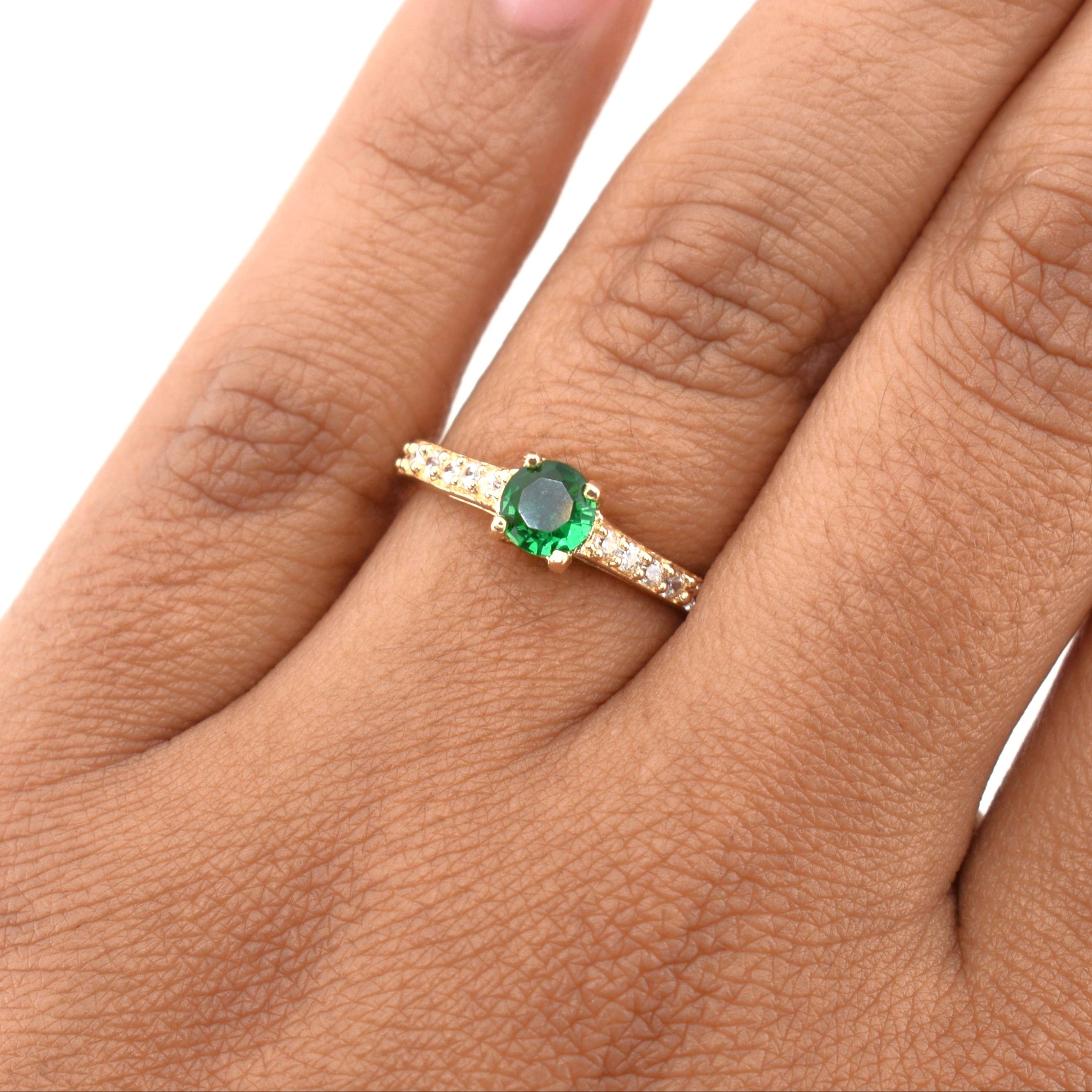 Solitaire Churumbela Ring 1.95 g / T6 Yellow Gold 18K