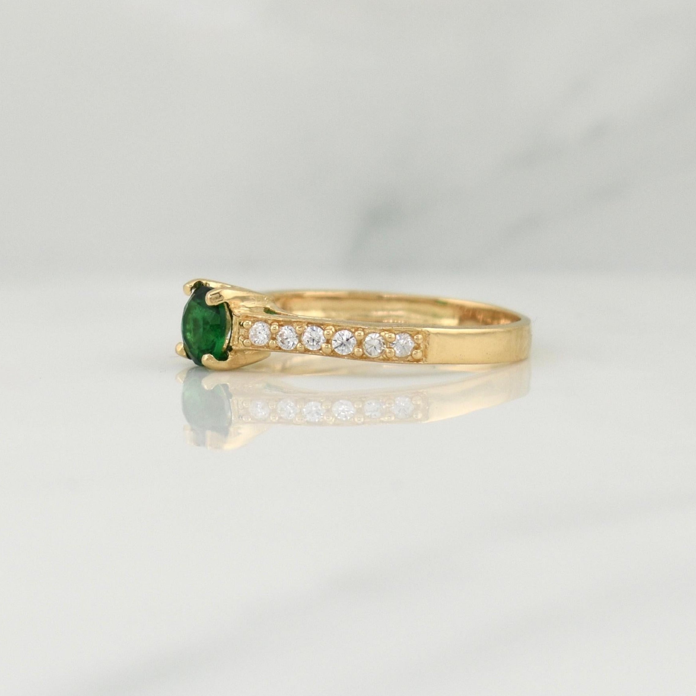 Solitaire Churumbela Ring 1.95 g / T6 Yellow Gold 18K