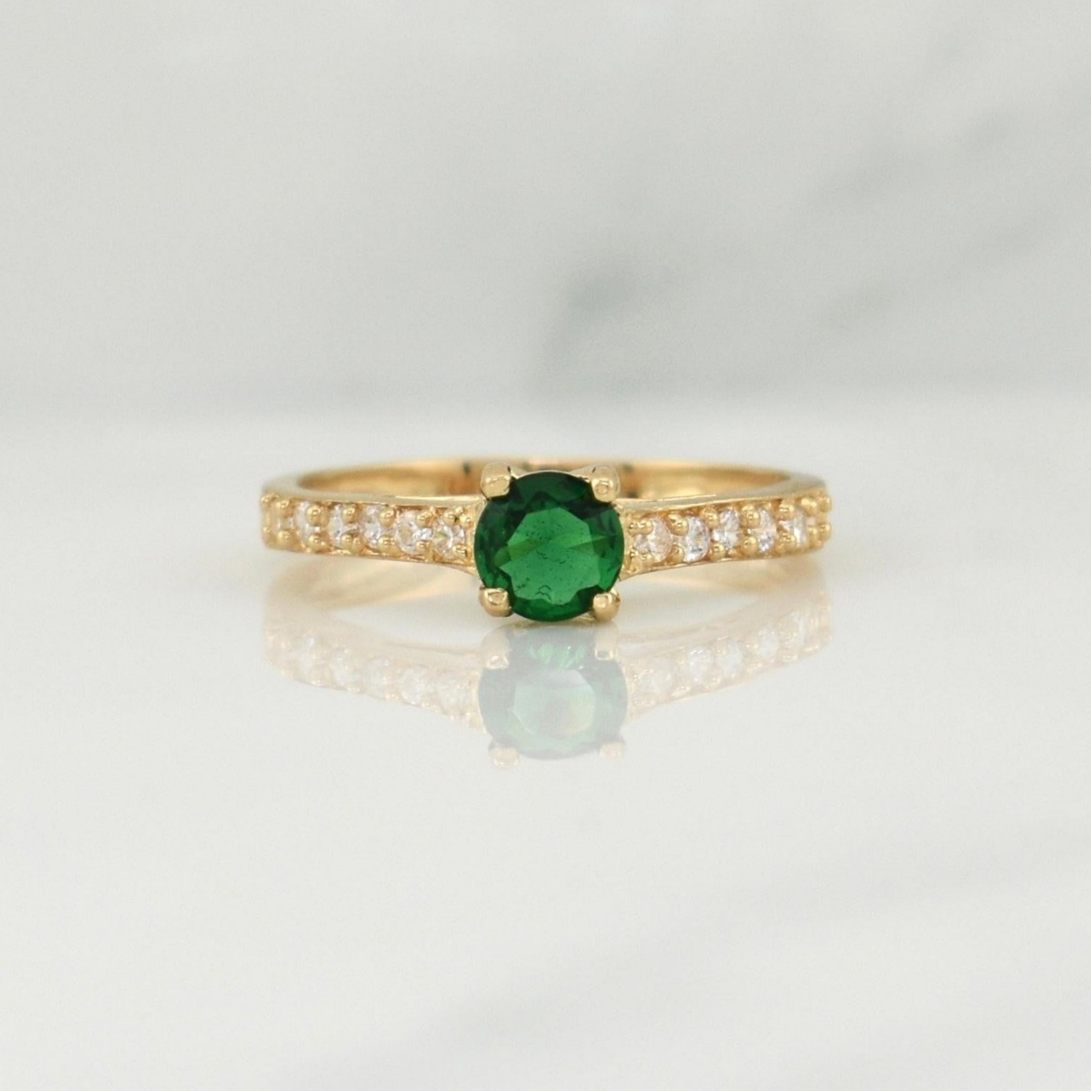 Solitaire Churumbela Ring 1.95 g / T6 Yellow Gold 18K