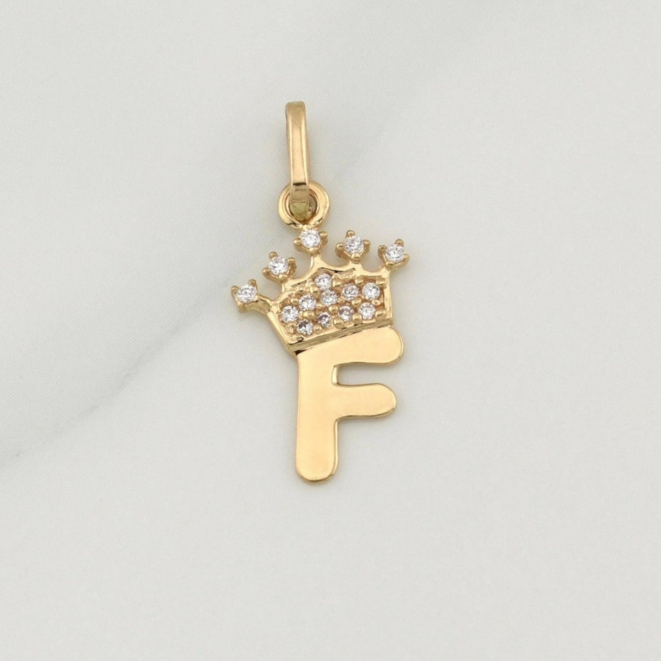 Dije Letra F Corona 0.75 g / 3/4 in Oro Amarillo 18K