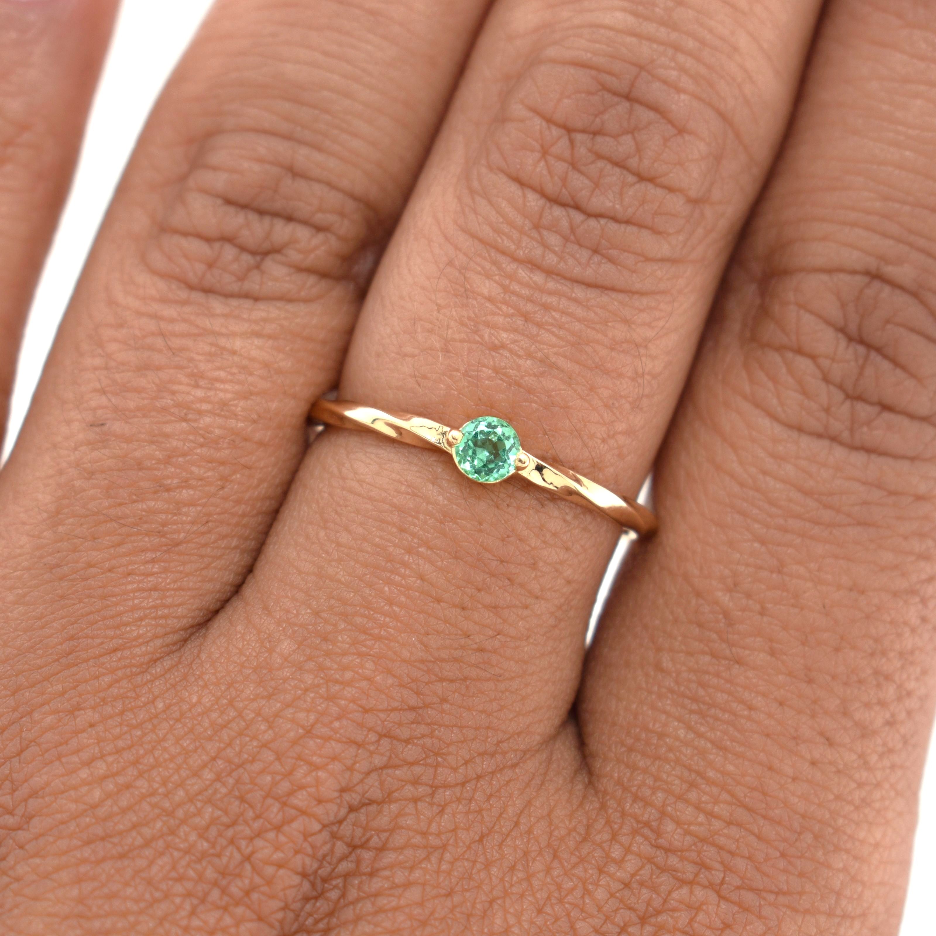 Anillo Espiral Esmeralda 0.18pts 1.65g / T8 Oro Amarillo 18K
