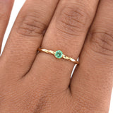 Anillo Espiral Esmeralda 0.18pts 1.65g / T8 Oro Amarillo 18K