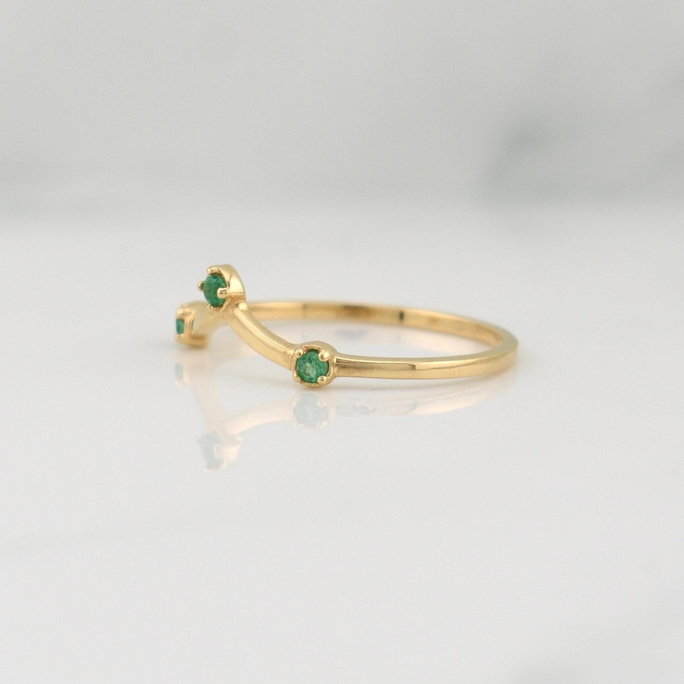 Anillo Tiara Esmeraldas 0.05pts 1.1g / T5.25 Oro Amarillo 18K