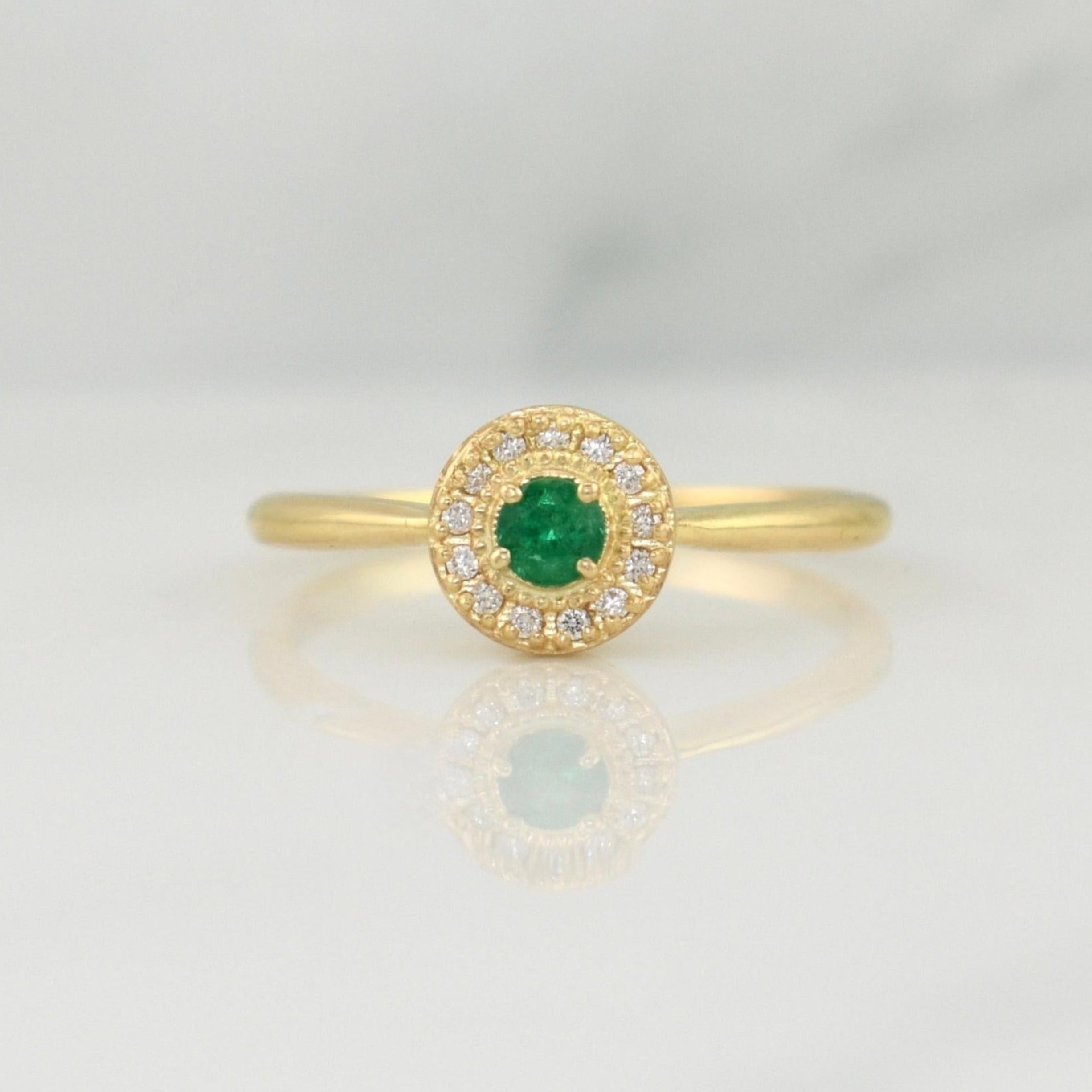Emerald Halo Ring 0.11cts Diamonds 0.05cts 2.3g / Size 6.50 Yellow Gold 18K