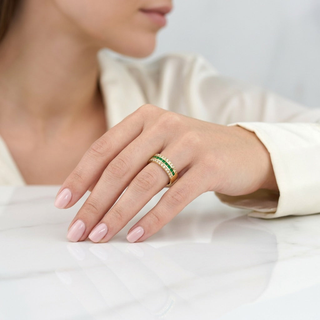Channel Ring Emeralds 0.75pts Diamonds 0.38pts 3.45g / Size 6.5 Yellow Gold 18K