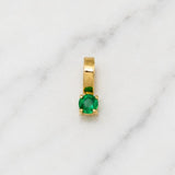 Dije Sencillo Redondo Esmeralda 0.08pts 0.1g / 1/4 in Oro Amarillo 18K