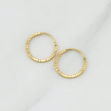 Candongas Aro Rayado 0.45g / 1/2 in Oro Amarillo 18K