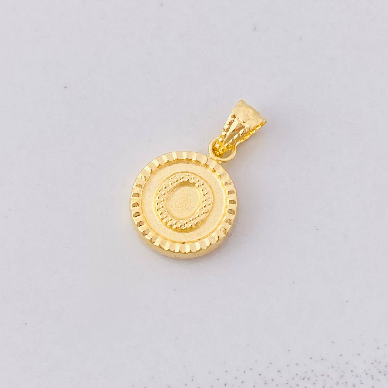 Pendant Circle Letter O 0.6g / 3/4 in Yellow Gold 18K
