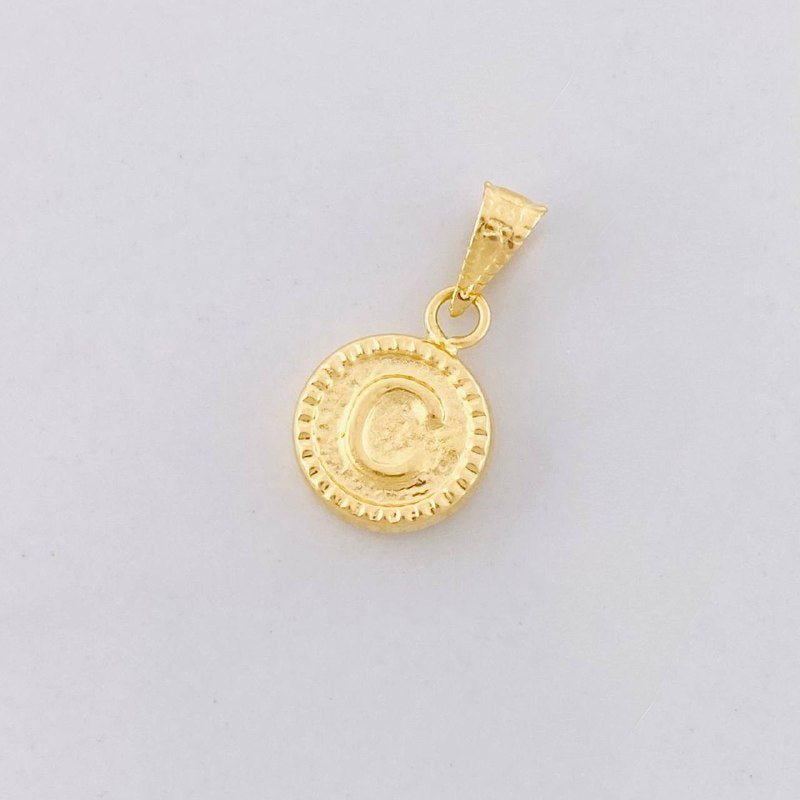 Pendant Circle Letter C 0.4g / 1/2 in 18K Yellow Gold
