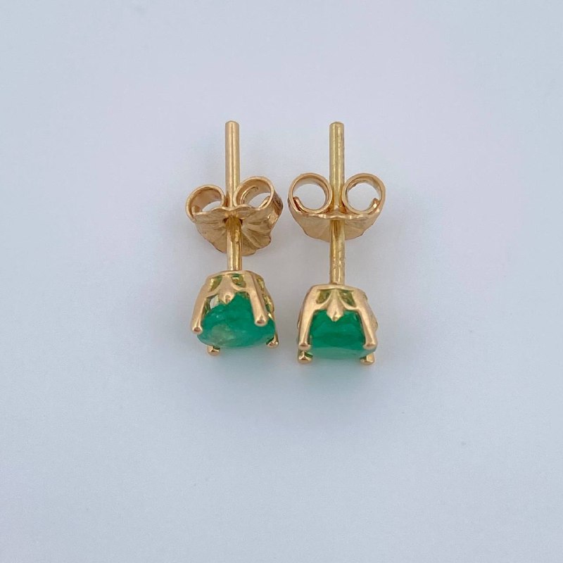 Topos Cuatro Garras Esmeralda 1gr / Oro Amarillo 18K +