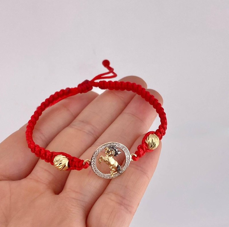 Pulsera Tejida Roja Circulo Caballo Bolas Diamantadas Dos Oros Amarillo Blanco 18K