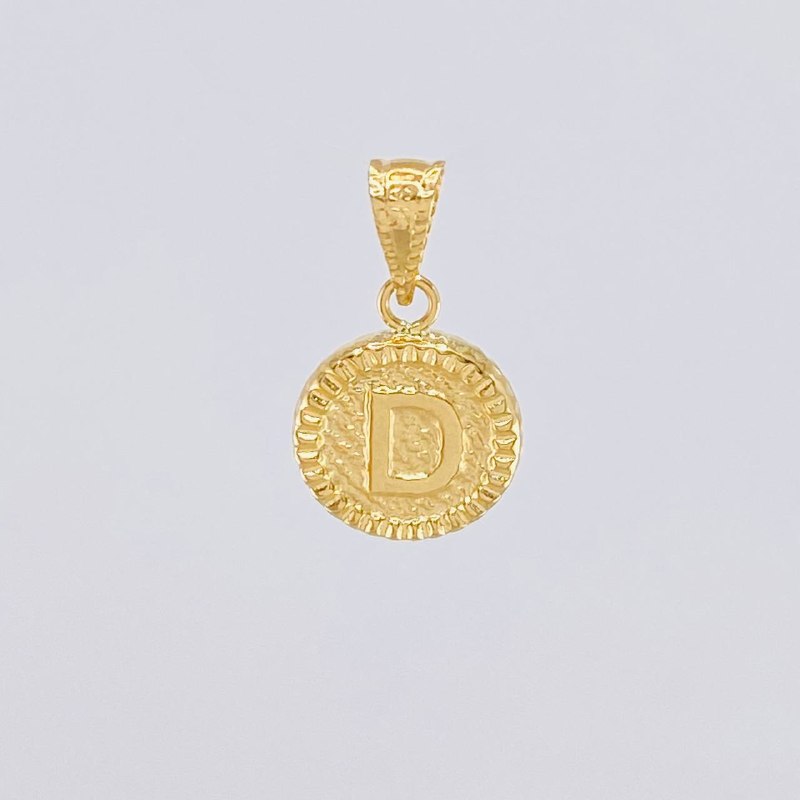 Dije Circulo Letra D 0.6g / 3/4 in Oro Amarillo 18K
