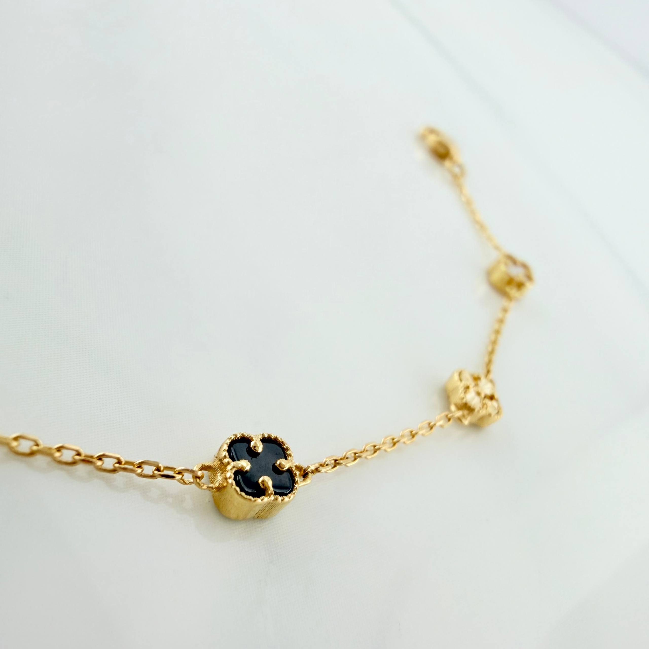 Pulso Trebol Aro Seguido 3.2 g / 8 1/4 in / 4.2 mm Oro Amarillo 18K