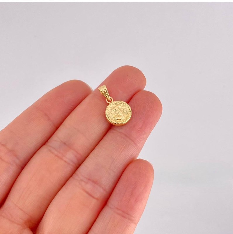 Pendant Circle Letter J 0.55g / 1/2 in 18K Yellow Gold
