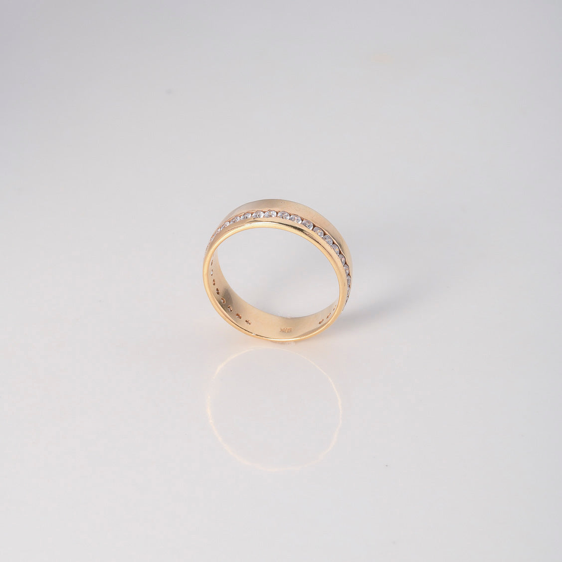 Ring Band 4.15gr / Size 6 1/4 / White Zircons Yellow Gold $