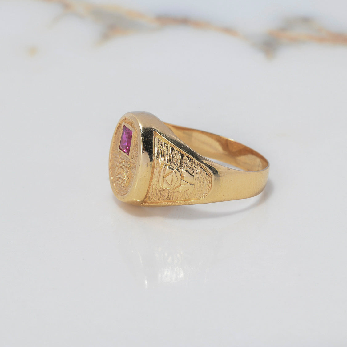 Pre-Columbian Signet Ring 6.4gr / Size 10 / Engraved Fuchsia Zircon Yellow Gold $