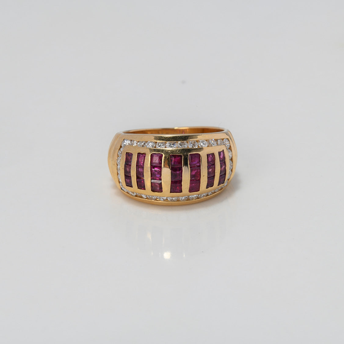Rustic Ring 8.2gr / Size 5 1/4 / White Fuchsia Zircons Yellow Gold $