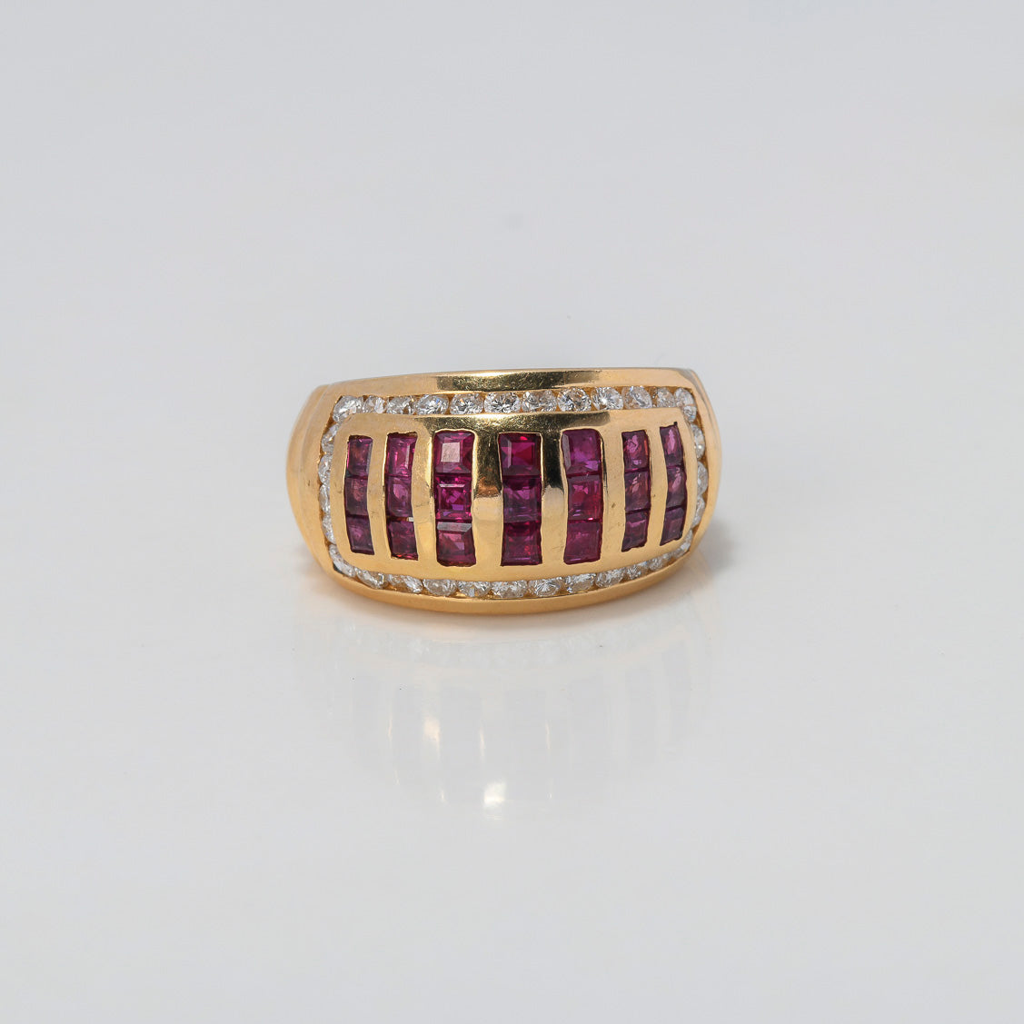 Rustic Ring 8.2gr / Size 5 1/4 / White Fuchsia Zircons Yellow Gold $