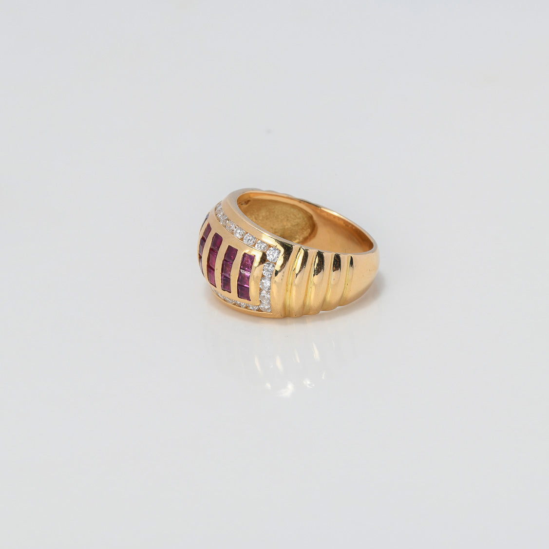 Rustic Ring 8.2gr / Size 5 1/4 / White Fuchsia Zircons Yellow Gold $