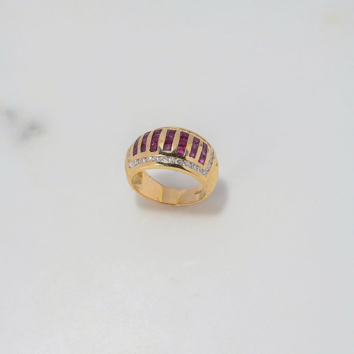 Rustic Ring 8.2gr / Size 5 1/4 / White Fuchsia Zircons Yellow Gold $