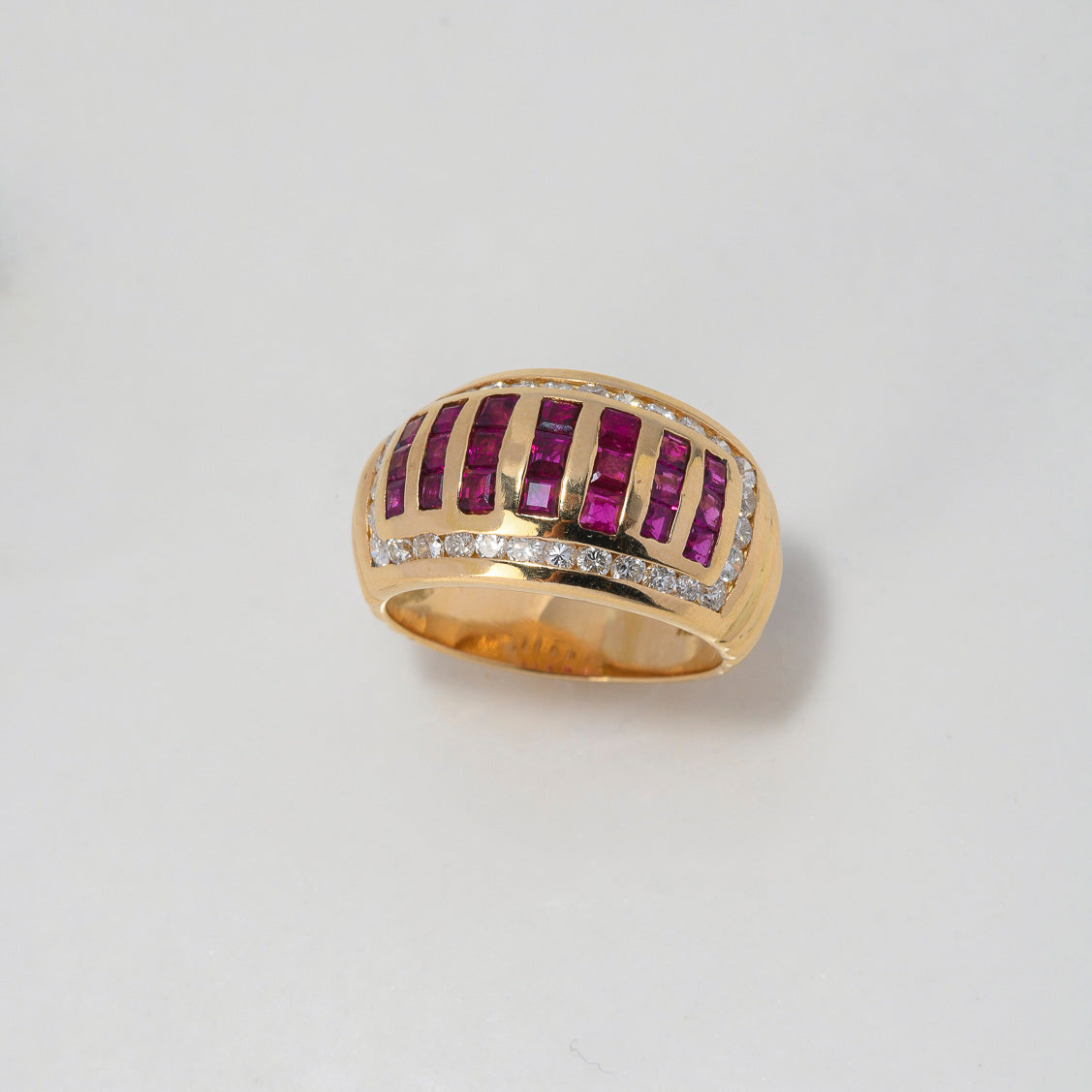 Rustic Ring 8.2gr / Size 5 1/4 / White Fuchsia Zircons Yellow Gold $