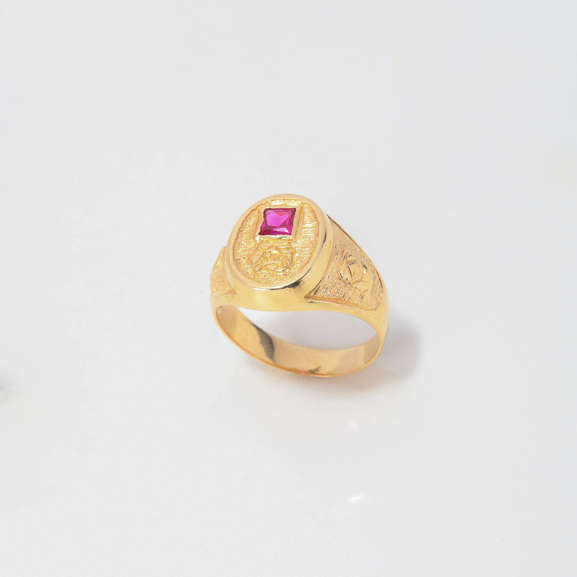 Pre-Columbian Signet Ring 6.4gr / Size 10 / Engraved Fuchsia Zircon Yellow Gold $