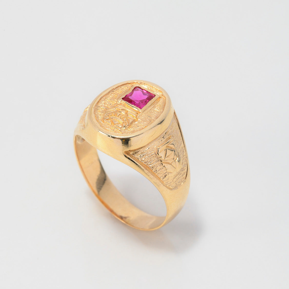 Pre-Columbian Signet Ring 6.4gr / Size 10 / Engraved Fuchsia Zircon Yellow Gold $
